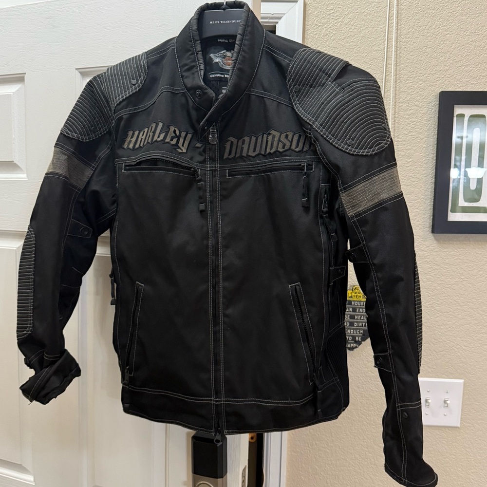 Large Men’s Harley-Davidson Black Performance Jacket with Protective Padding